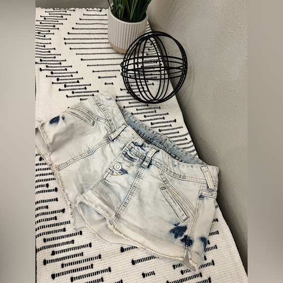 Premium Vanity Collection Juniors Shorty Shorts with Decorative Back Pockets - Picture 3 of 13